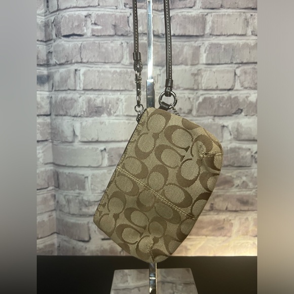 Coach Signature C Wristlet - Picture 3 of 11